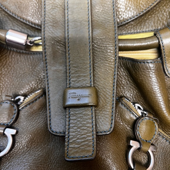 Salvatore Ferragamo olive shoulder bag with tassel - Picture 5 of 7